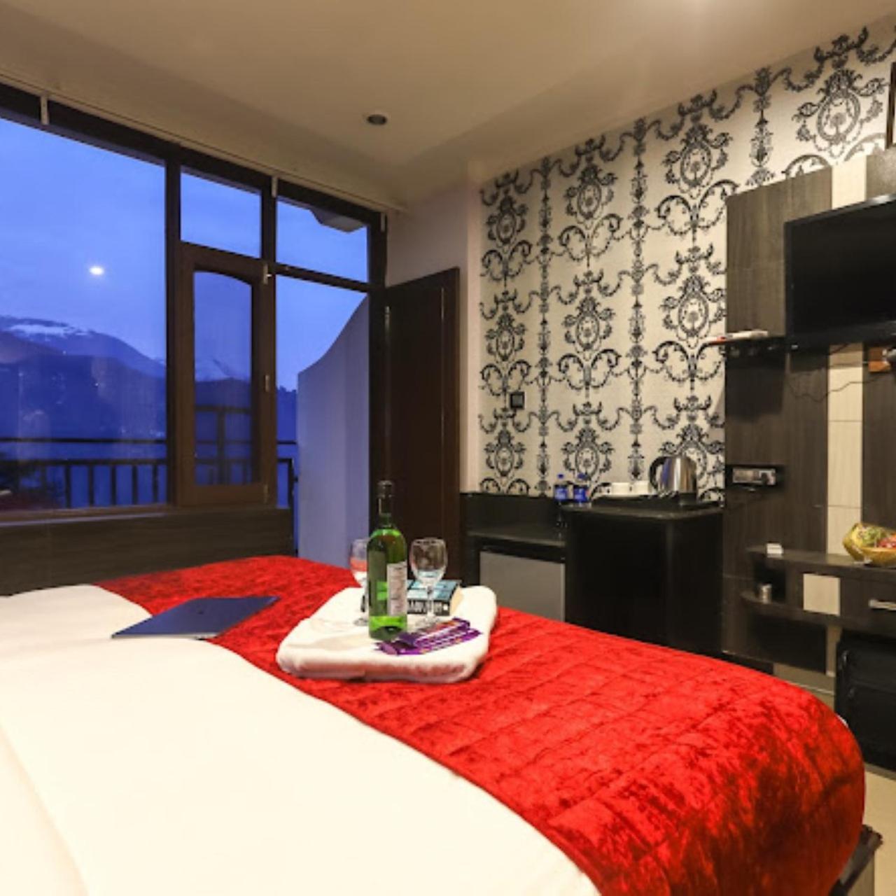 Hotel Holiday Hill, Near Mall Road, Mcleodganj# Parking#Restaurant Dharamshala Ngoại thất bức ảnh