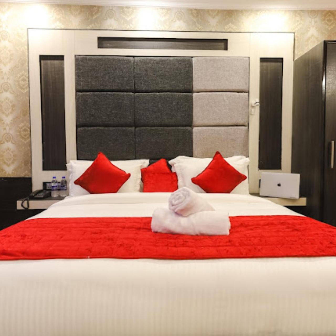 Hotel Holiday Hill, Near Mall Road, Mcleodganj# Parking#Restaurant Dharamshala Ngoại thất bức ảnh