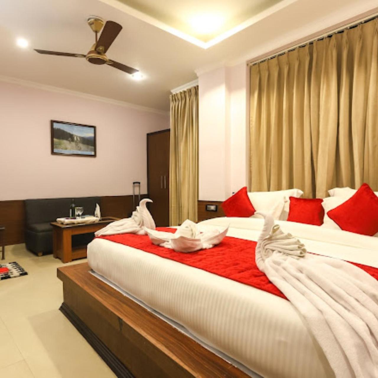 Hotel Holiday Hill, Near Mall Road, Mcleodganj# Parking#Restaurant Dharamshala Ngoại thất bức ảnh